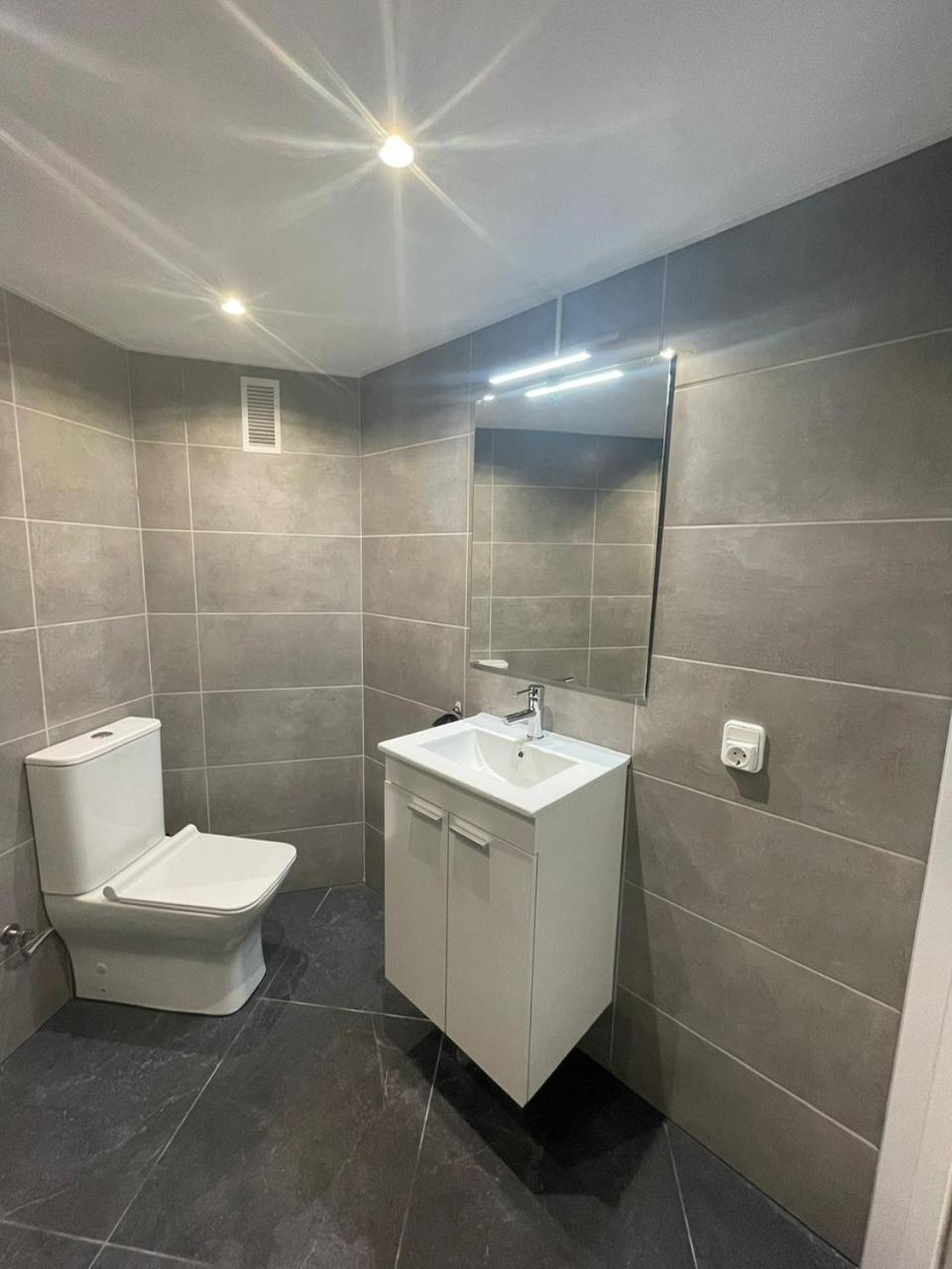 Edificio Gijon Newly Renovated Two-Bedroom Apartment בנידורם מראה חיצוני תמונה